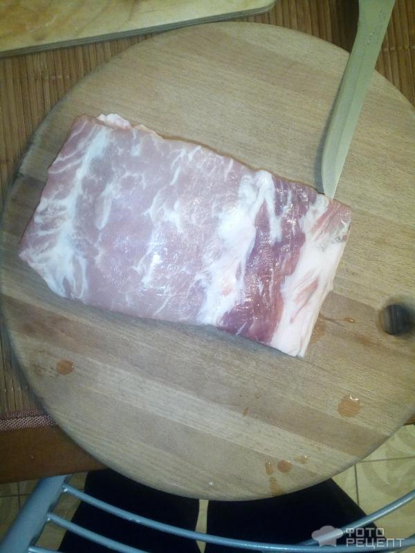 Жареный свиной карбонат на сковородке фото