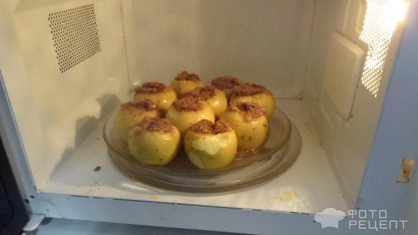 Яблоки с начинкой запеченные в микроволновке фото