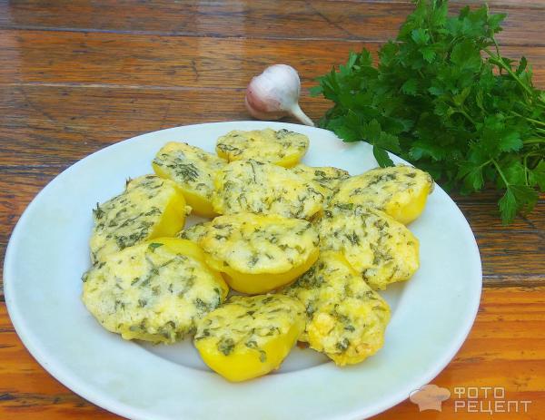 Чесночная картошка с зеленью и сыром фото