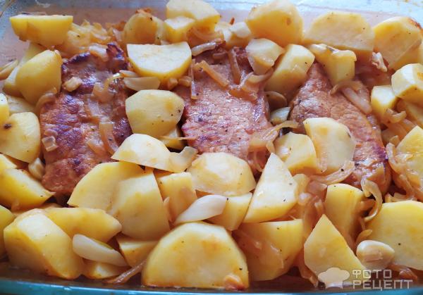 Маринованная свиная корейка с картофелем фото