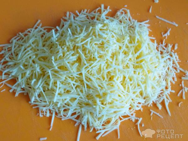 сыр натираем на мелкой терке