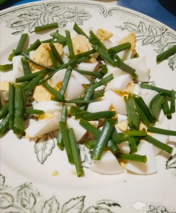 Салат из морской капусты с зеленым луком фото