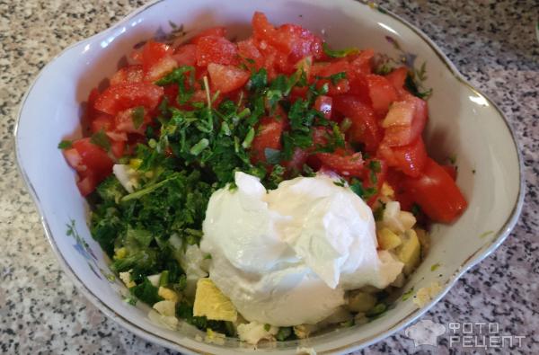 Салат из брокколи с яйцом и помидорами фото