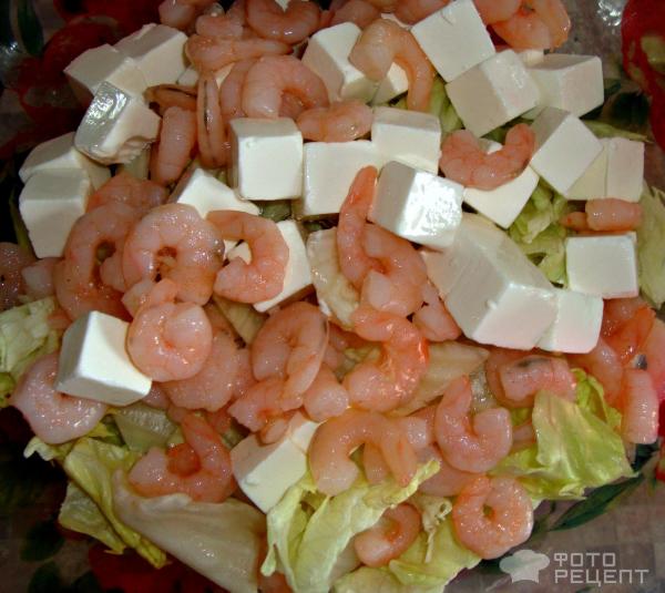 Легкий салат с креветками фото