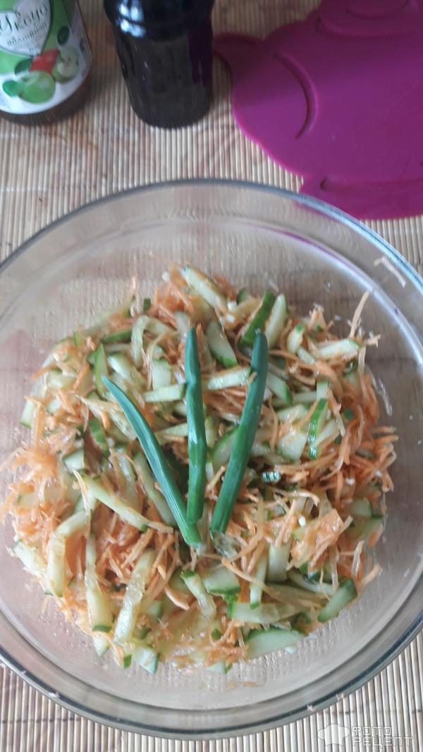 Салат из огурцов и моркови фото