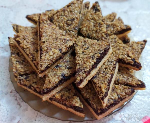 Песочное печенье с бисквитной крошкой и орехами фото