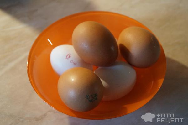 Крашеные яйца в луковой шелухе к Пасхе фото