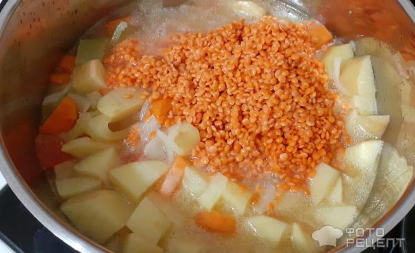 Суп-пюре из красной чечевицы с плавленым сыром и зеленью фото