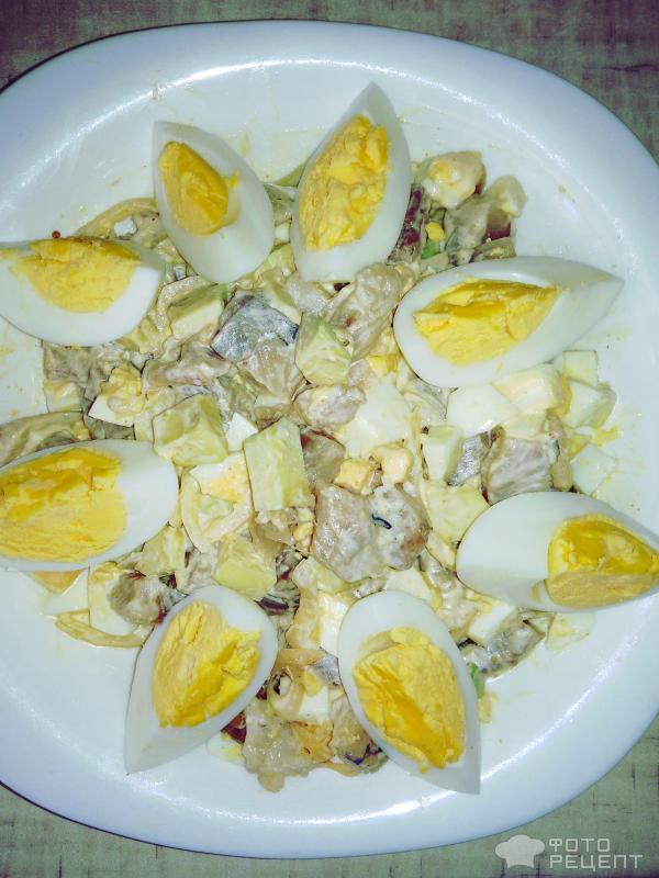 Салат из авокадо, селедки и яиц фото