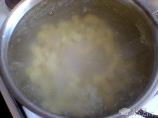 Рисовый суп с зеленым горошком фото