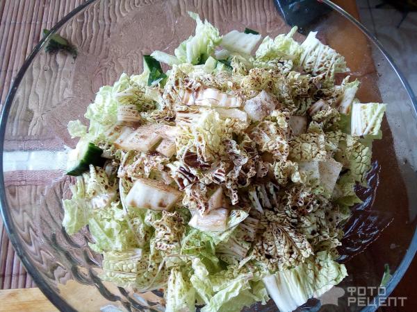 Салат из пекинской капусты с овощами фото