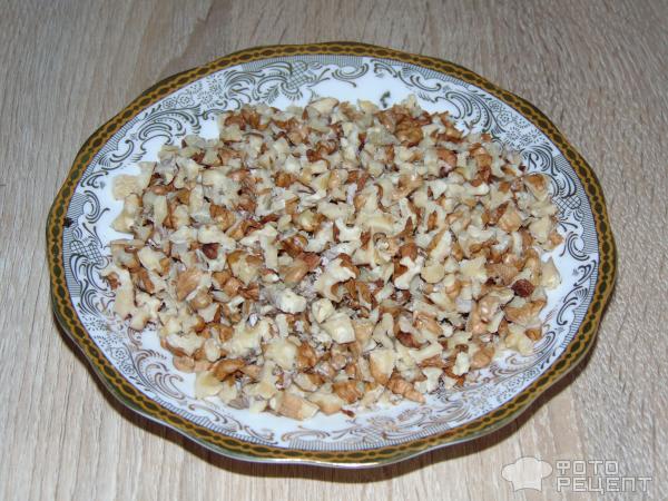 Пирог с вишней и грецкими орехами фото