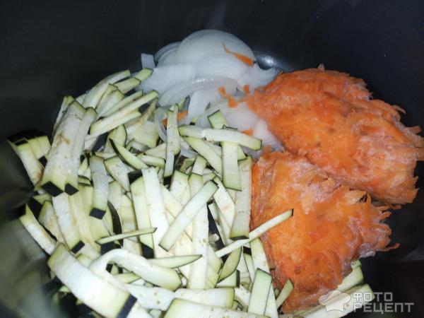 Белая фасоль с томатной пастой и овощами фото