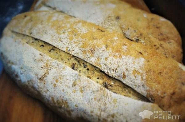 Хлеб с маслинами фото