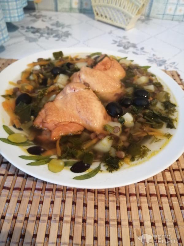 Суп рассольник с чечевицей и маслинами фото