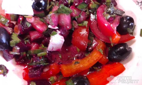 Салат из свежих овощей и свеклы фото
