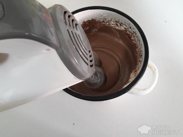 Белковый-заварной темный шоколадный муссавый десерт фото