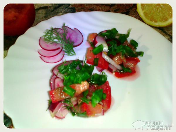 Салат из помидоров с редисом Летний фото