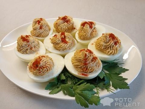 Фаршированные яйца с печенью трески - рецепт с фото на Пошагово ру