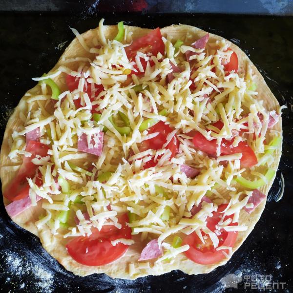 Домашняя пица на тонком тесте фото