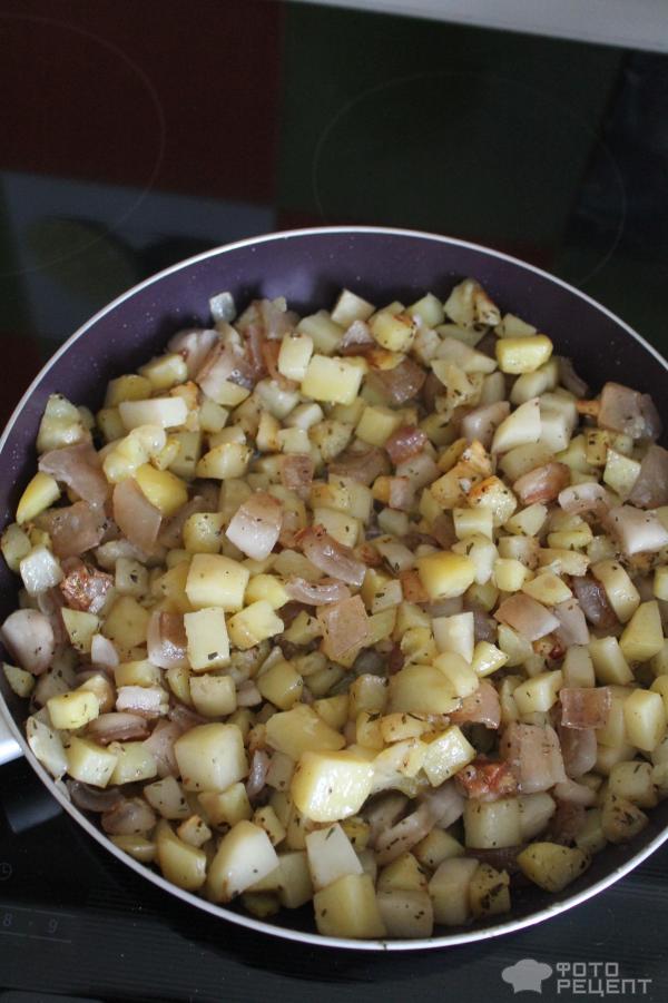 Жареная картошка со свиной шкурой фото