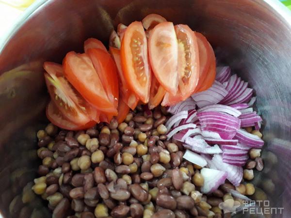 Салат с нутом и помидорами фото