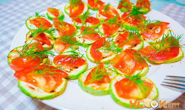 Жареные кабачки с помидорами и чесноком фото