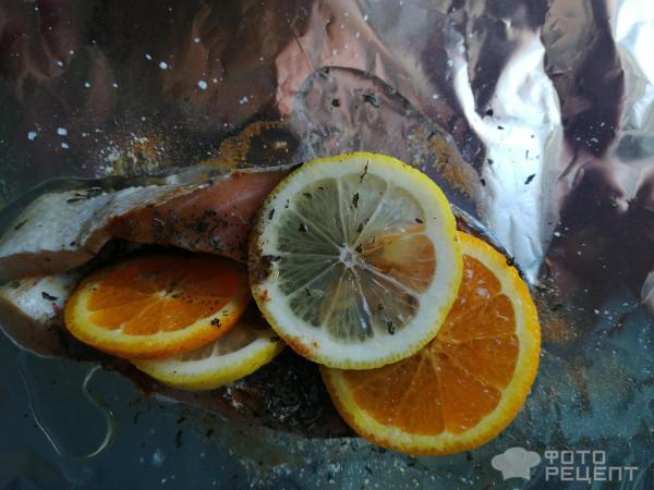 Лосось запеченный с апельсином в фольге фото