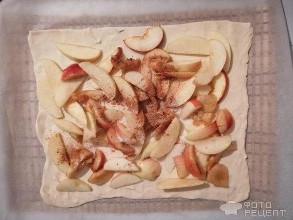 Яблочный пирог из слоеного теста фото