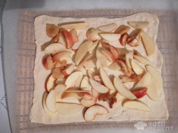 Яблочный пирог из слоеного теста фото