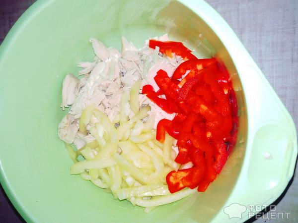 Салат из курицы с болгарским перцем фото