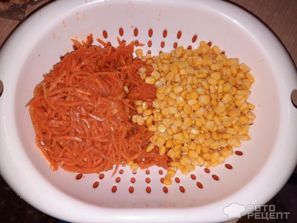Салат с корейской морковью, кукурузой и яйцом
