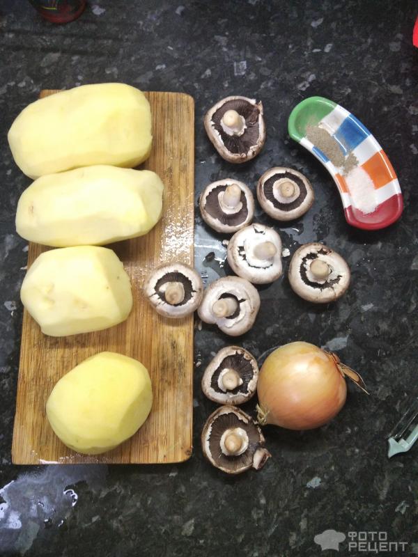 Тушеный картофель с грибами фото