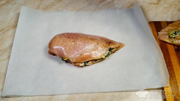 Сочное куриное филе с начинкой из сыра и зелени фото