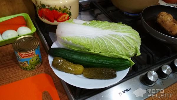 Салат из пекинской капусты с овощами фото