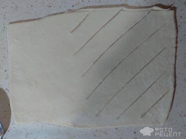 Пирожки из слоеного теста с ананасами фото