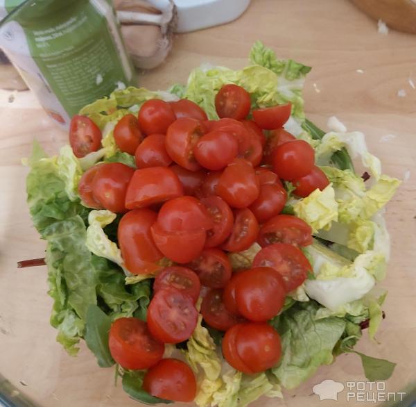 Салат с соусом песто и говяжим языком фото
