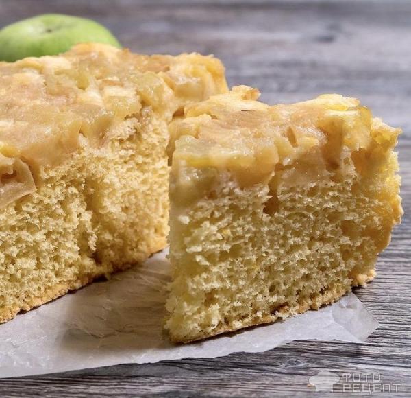 Пирог Шарлотка с яблоками фото