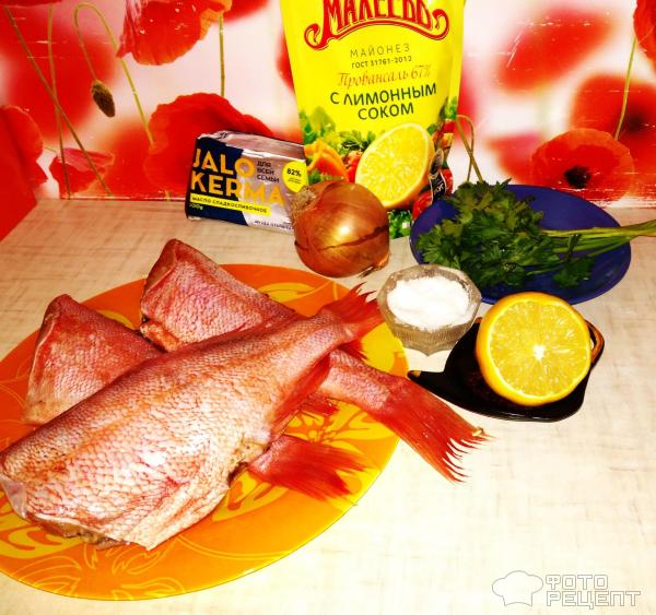 Морской окунь запеченный в духовке с луком и морковью - пошаговый рецепт с фото