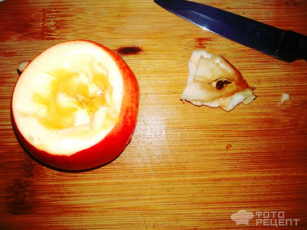 Запеченное яблоко с ванильным медом фото