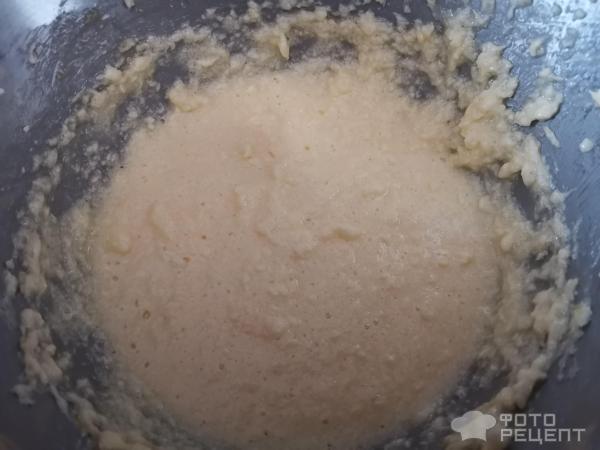 готовим тесто для брусничного пирога