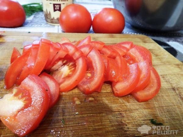 Салат с помидорами и зеленью Июньский фото