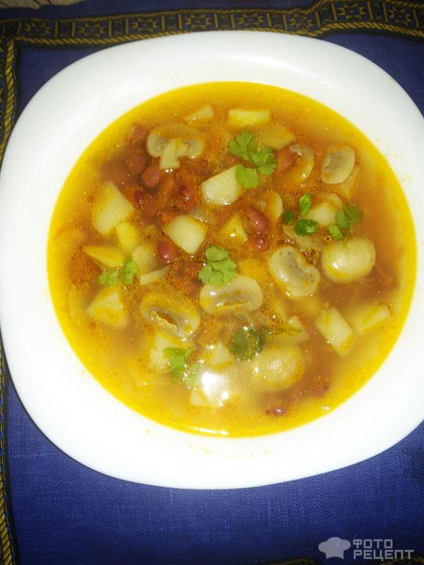 Постный суп с фасолью и грибами фото