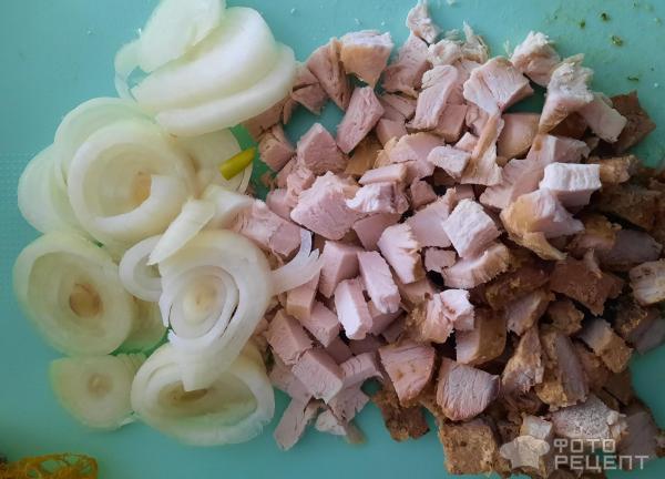 Паста по-деревенски с индейкой, свининой и сыром с плесенью фото