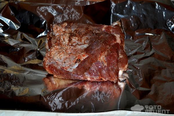 Как запечь мясо в фольге с аппетитной корочкой
