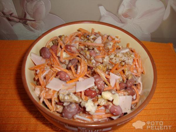 Салат с фасолью, морковкой по корейски и ветчиной фото