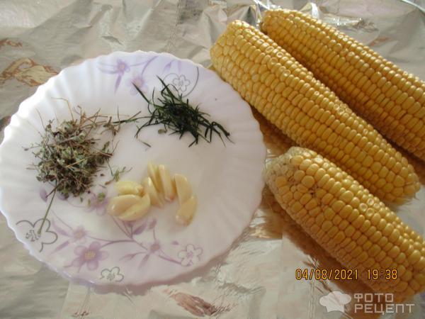 Кукуруза, запечённая с чесноком и сливочным маслом
