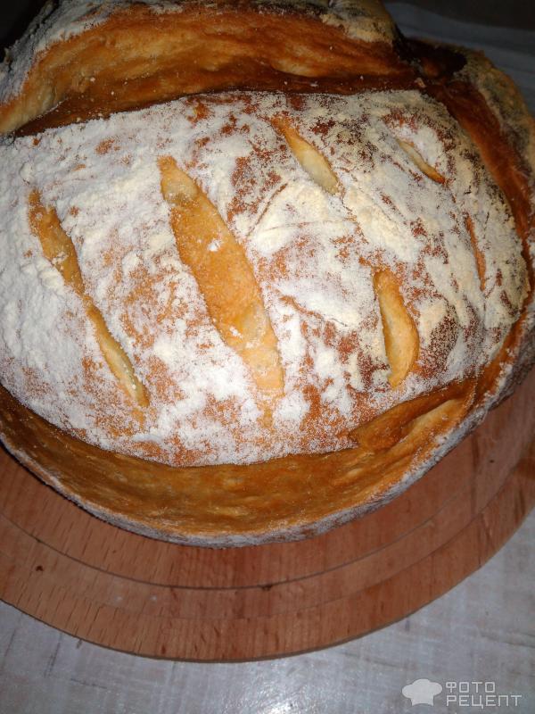 Круглый пшеничный хлеб фото