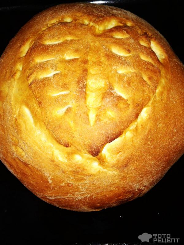 Круглый пшеничный хлеб фото