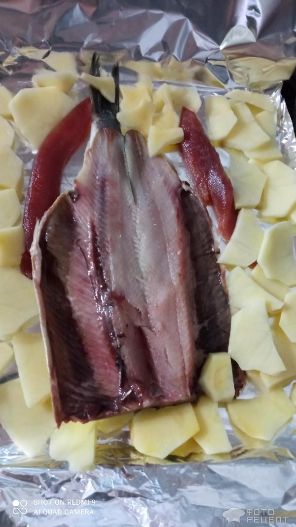 Рыба с картофелем, запеченная в фольге фото